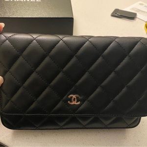 $3️⃣5️⃣5️⃣0️⃣ Chanel Wallet on Chain
